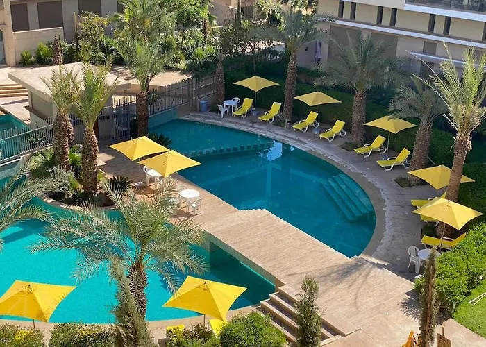 Bel Appartement A Marrakech Dans La Residence Pearl Garden Avec Piscine Situee Sur La Route De Casablanca Sa Grande Terrasse A Une Splendide Vue Sur La Ville Et Les Montagnes De L\'Atlas A Quelques Minutes Du Centre Ville Et Du Grand Stade De Marrakec