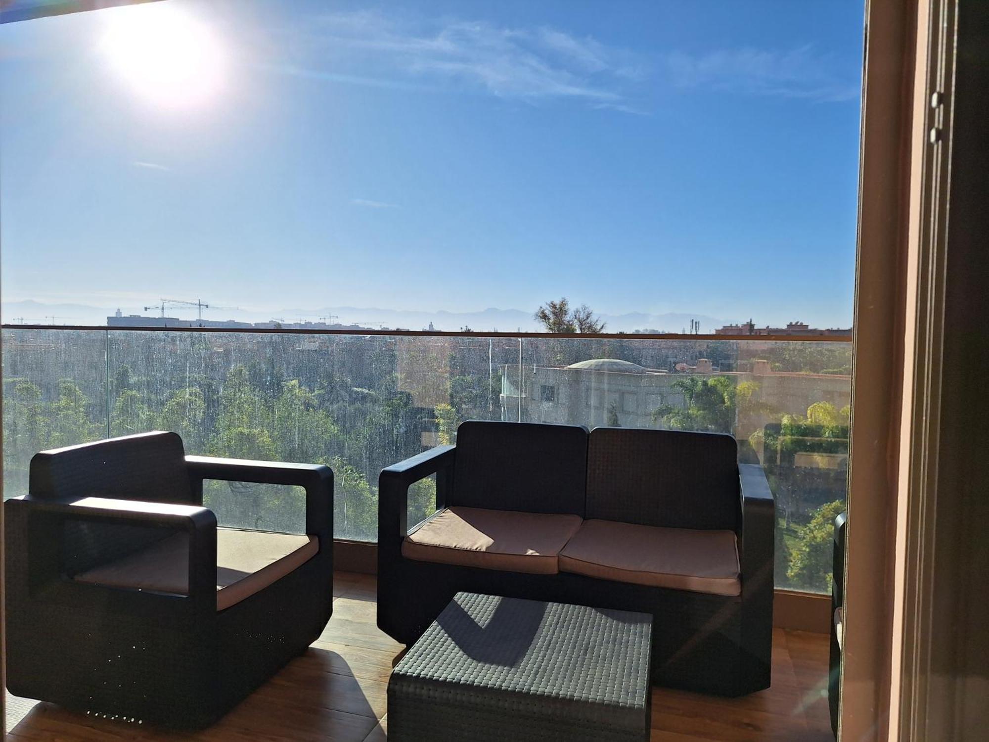 Bel A Marrakech Dans La Pearl Garden Avec Piscine Situee Sur La Route De Casablanca Sa Grande Terrasse A Splendide Vue Sur La Et Les Montagnes De L'atlas A Quelques Minutes Du Centre Et Du Grand Stade De Marrakec Appartement *