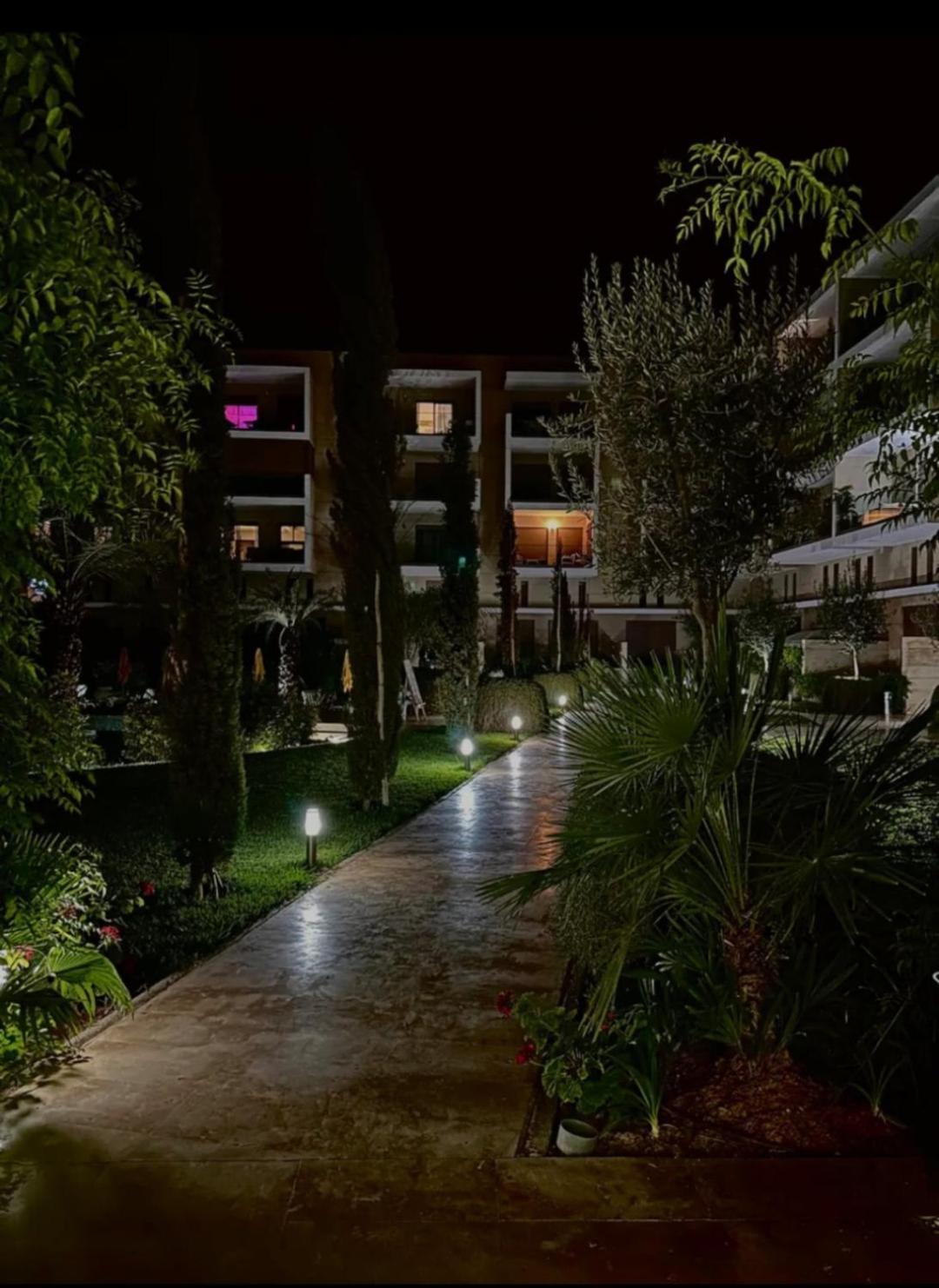 Bel A Marrakech Dans La Pearl Garden Avec Piscine Situee Sur La Route De Casablanca Sa Grande Terrasse A Splendide Vue Sur La Et Les Montagnes De L'atlas A Quelques Minutes Du Centre Et Du Grand Stade De Marrakec * Marrakesh