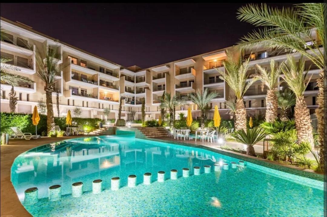Bel A Marrakech Dans La Pearl Garden Avec Piscine Situee Sur La Route De Casablanca Sa Grande Terrasse A Splendide Vue Sur La Et Les Montagnes De L'atlas A Quelques Minutes Du Centre Et Du Grand Stade De Marrakec Appartement *