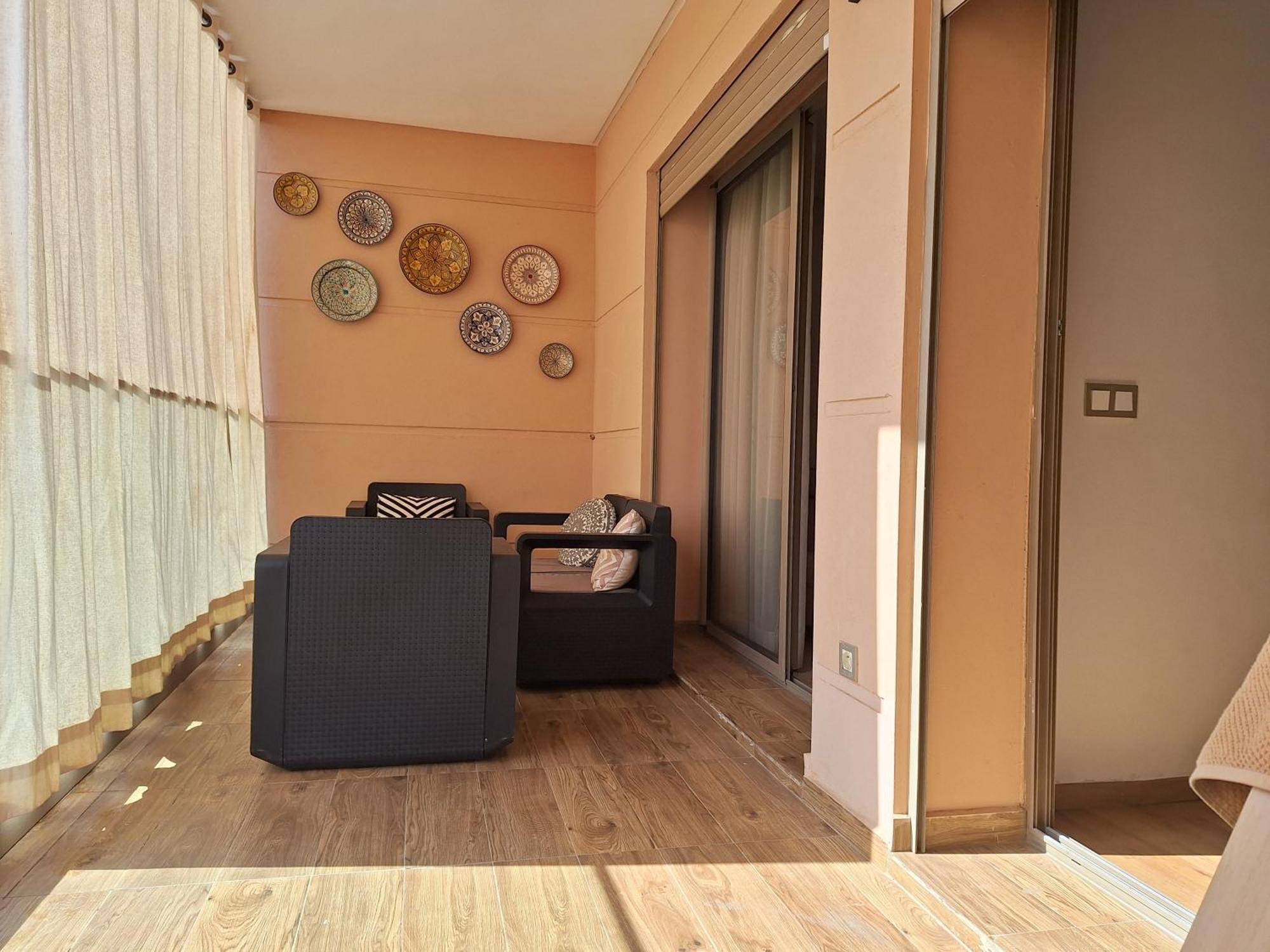 Appartement Bel A Marrakech Dans La Pearl Garden Avec Piscine Situee Sur La Route De Casablanca Sa Grande Terrasse A Splendide Vue Sur La Et Les Montagnes De L'atlas A Quelques Minutes Du Centre Et Du Grand Stade De Marrakec Marrakesh